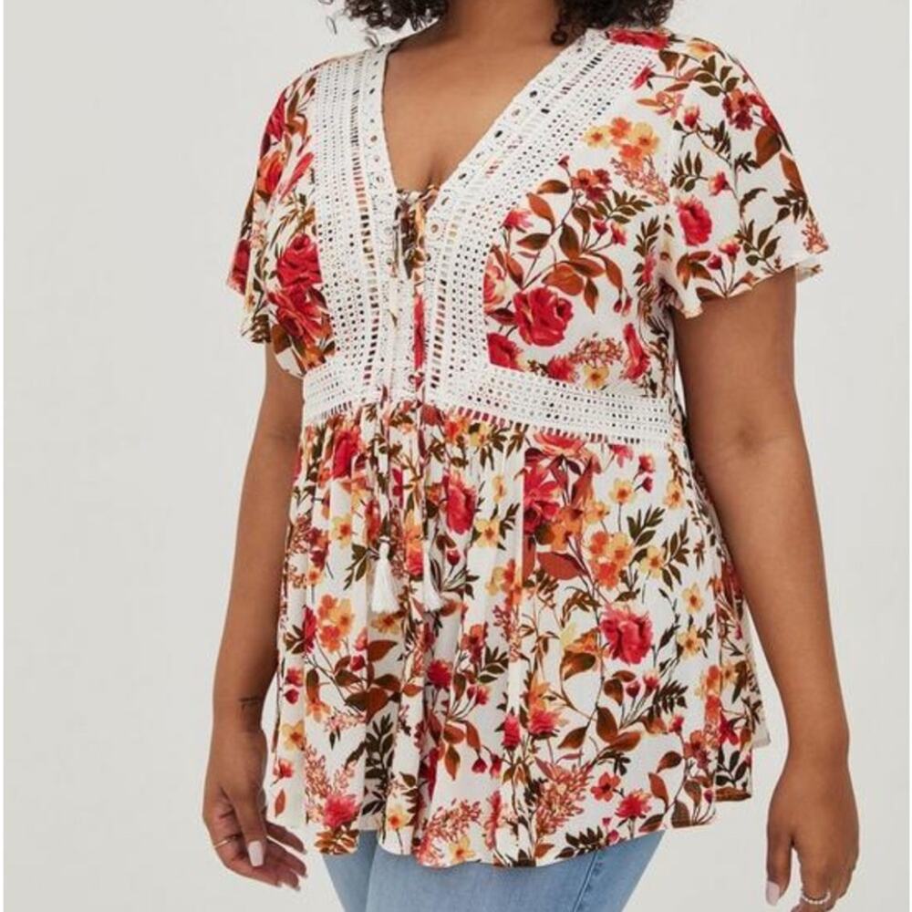 Torrid White Floral Babydoll Crinkle Gauze Crochet Inset Lace-Up Top 3X NWT